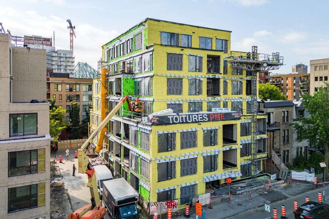 Osia in Montréal, QC - Building Photo