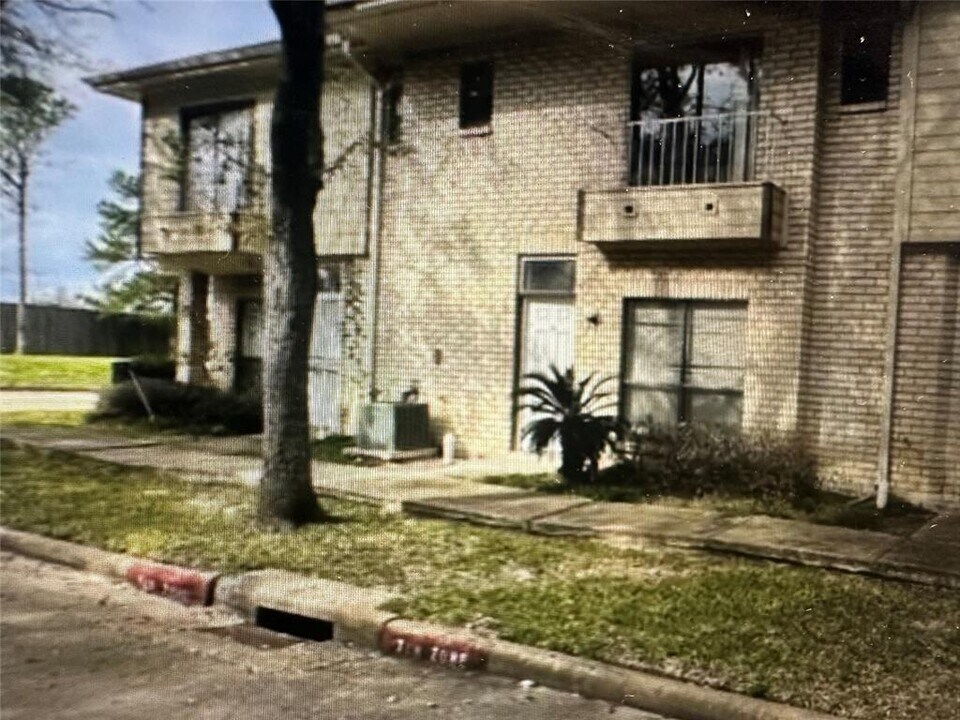 13620 Rosewood St in Houston, TX - Building Photo