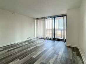 3660 N Lake Shore Dr, Unit 611 in Chicago, IL - Foto de edificio - Building Photo