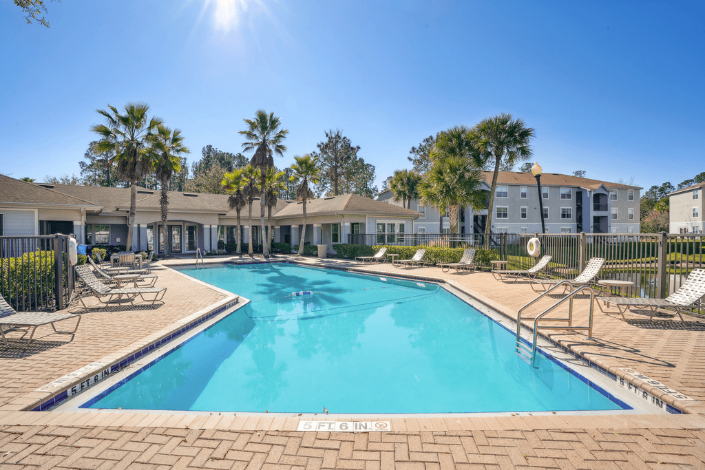 Grande Court Apartments in Jacksonville, FL - Building Photo