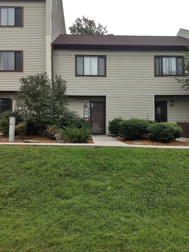69 Wilshire Heights Dr in Crossville, TN - Foto de edificio - Building Photo