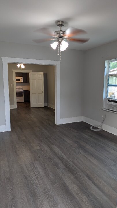 7414 Canal St-Unit -B in Houston, TX - Building Photo