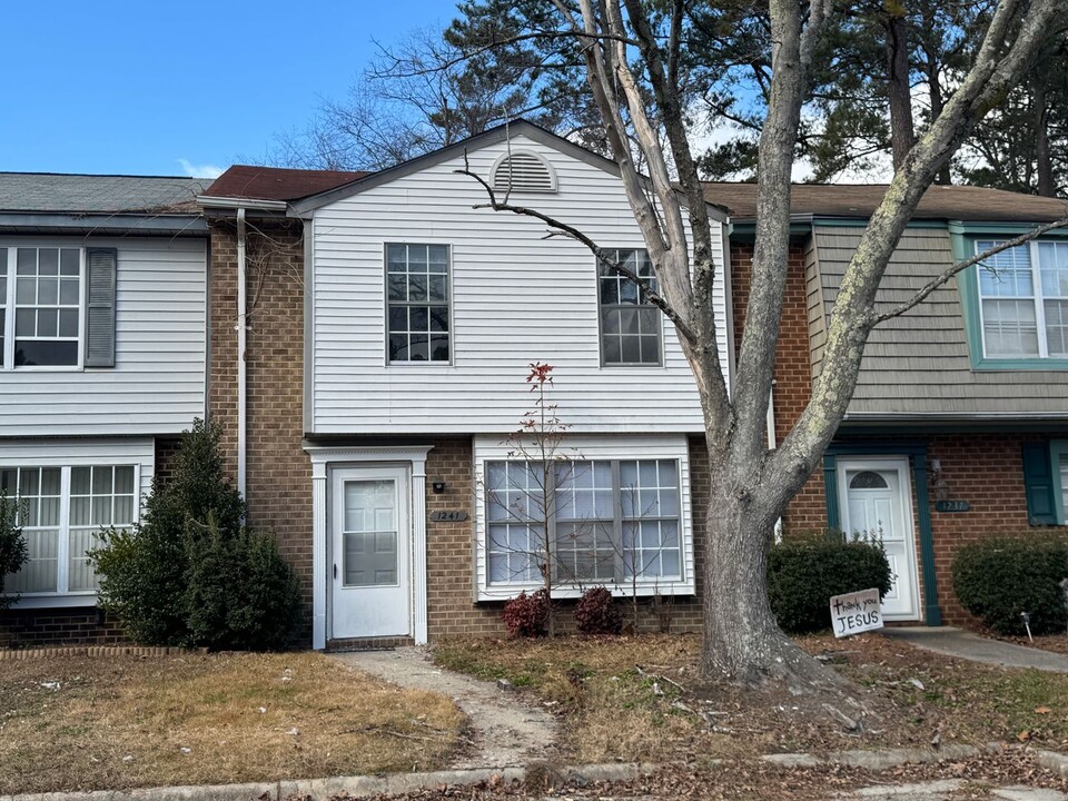 1241 Fairway Terrace in Rocky Mount, NC - Building Photo