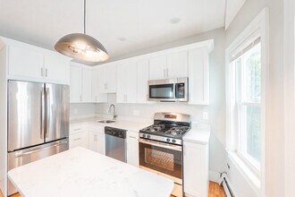 394 Centre St, Unit #3 in Boston, MA - Foto de edificio - Building Photo