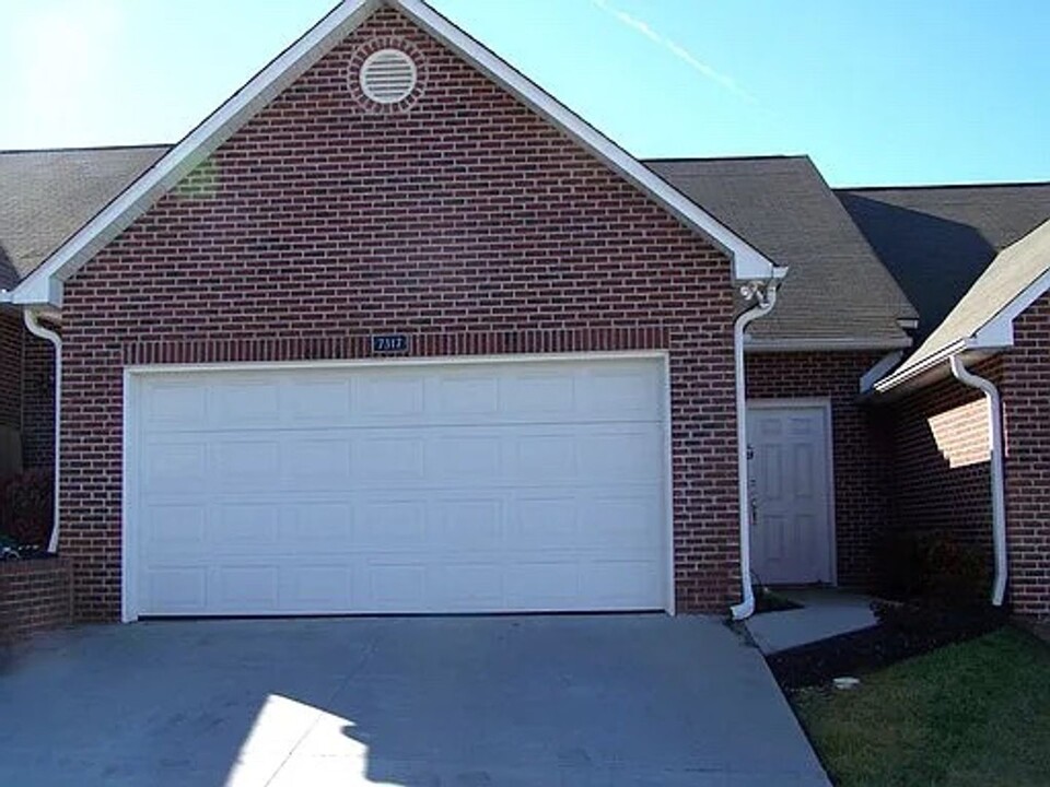7313 Long Shot Ln in Knoxville, TN - Building Photo