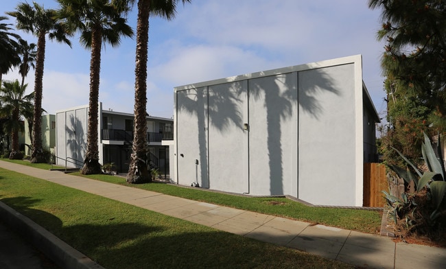 211 S Nevada Street in Oceanside, CA - Building Photo - Building Photo