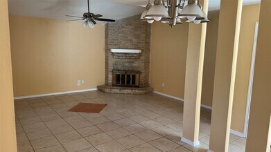 12404 Windjammer St in Houston, TX - Foto de edificio - Building Photo
