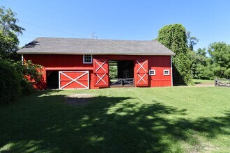 60080 Bates Rd in New Haven, MI - Foto de edificio - Building Photo