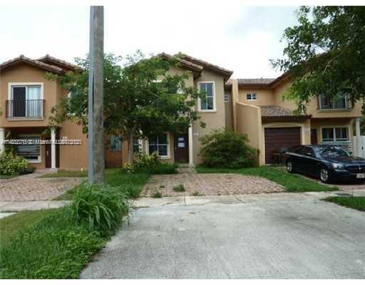 687 SW 7th St in Florida City, FL - Building Photo