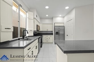 19317 Ackerman Ave in Santa Clarita, CA - Building Photo - Building Photo