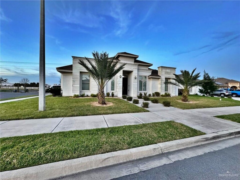 2701 Gator Ave. in Edinburg, TX - Building Photo