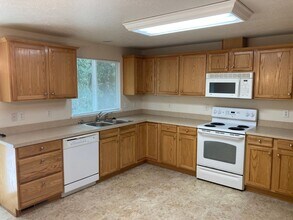 636 Blair Ct NE in Salem, OR - Building Photo - Building Photo