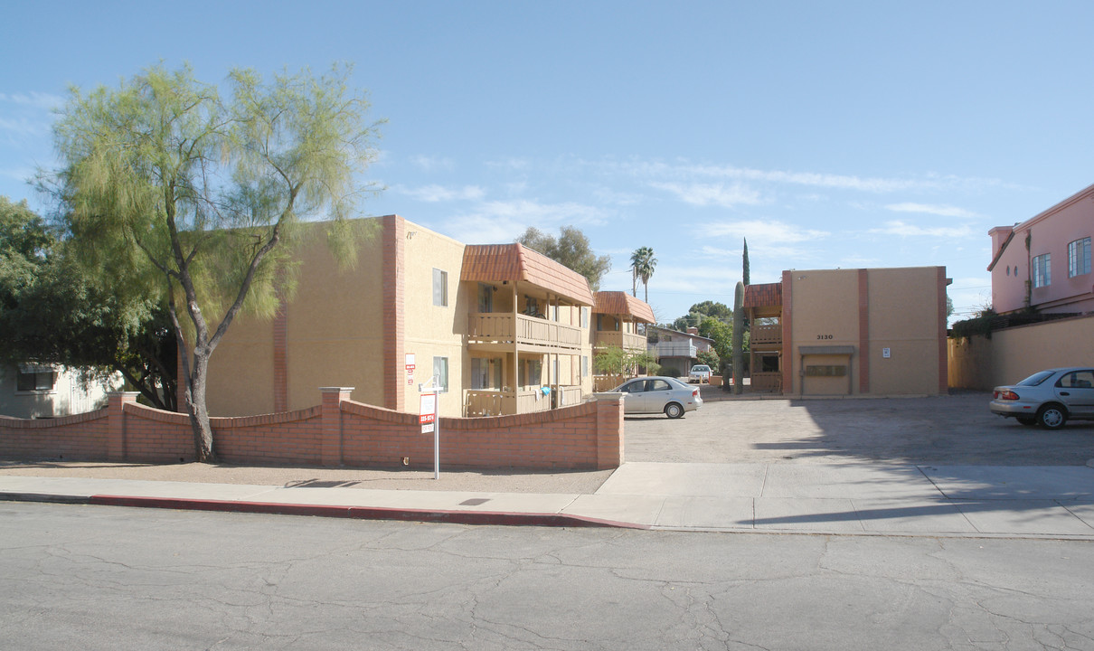 Halmark Apartments in Tucson, AZ - Building Photo