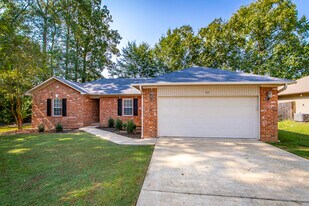 31 Newcastle Dr in Cabot, AR - Building Photo