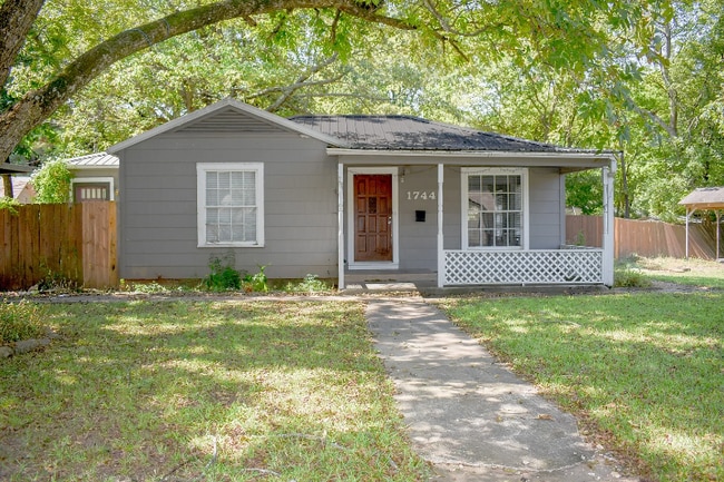 property at 1819 E Polk St