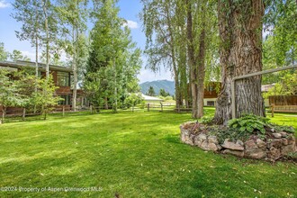 1695 Silver King Dr in Aspen, CO - Foto de edificio - Building Photo