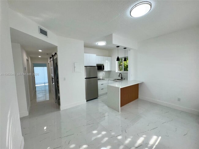 421 NW 13th Ave in Miami, FL - Building Photo - Building Photo