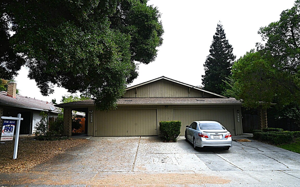 5608 Passero Way in Stockton, CA - Building Photo