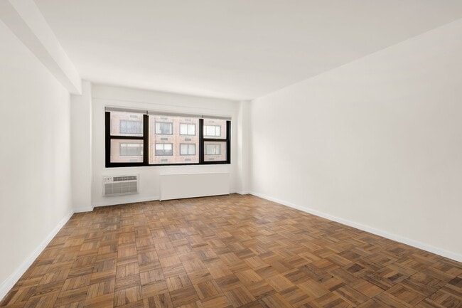 335-341 E 51st St in New York, NY - Building Photo - Building Photo