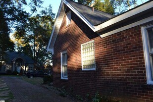 40 Lanneau Dr in Greenville, SC - Building Photo