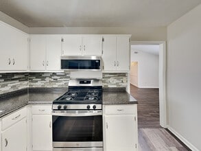 65 Homeport Dr in Newnan, GA - Foto de edificio - Building Photo