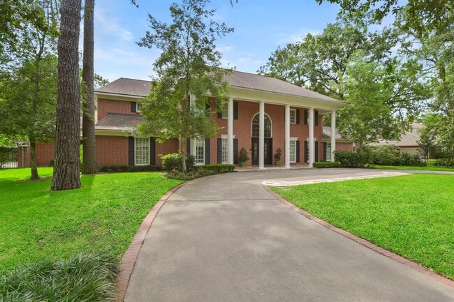 903 Echo Ln in Houston, TX - Foto de edificio - Building Photo