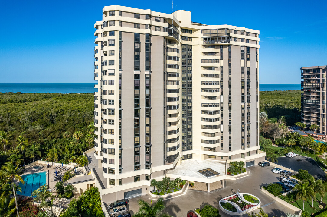 Grosvenor Condominium in Naples, FL - Building Photo