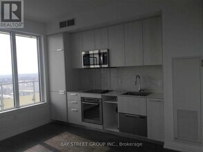 75 Canterbury Pl in Toronto, ON - Building Photo - Building Photo