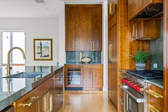 property at 3909 Hawthorne Ave