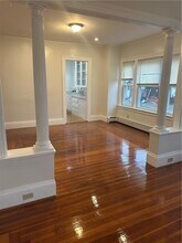 1229 Narragansett Blvd in Cranston, RI - Foto de edificio - Building Photo