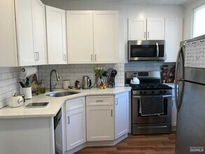 206 2nd St-Unit -3 in Hoboken, NJ - Building Photo - Building Photo