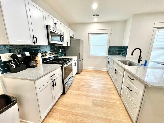 2043 Adams St, Unit 2043