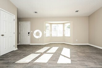 1885 Hemming Way in Lithonia, GA - Foto de edificio - Building Photo
