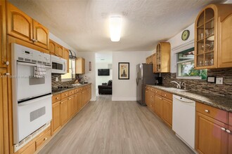 1254 Polk St in Hollywood, FL - Building Photo - Building Photo