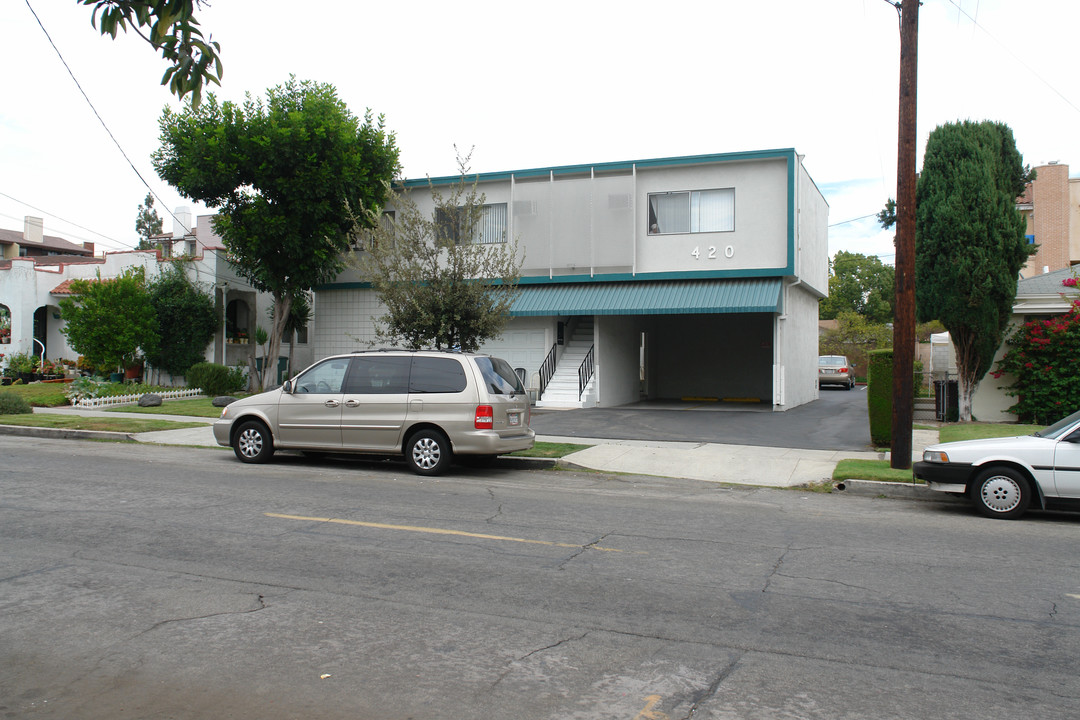 420 N Adams St in Glendale, CA - Foto de edificio