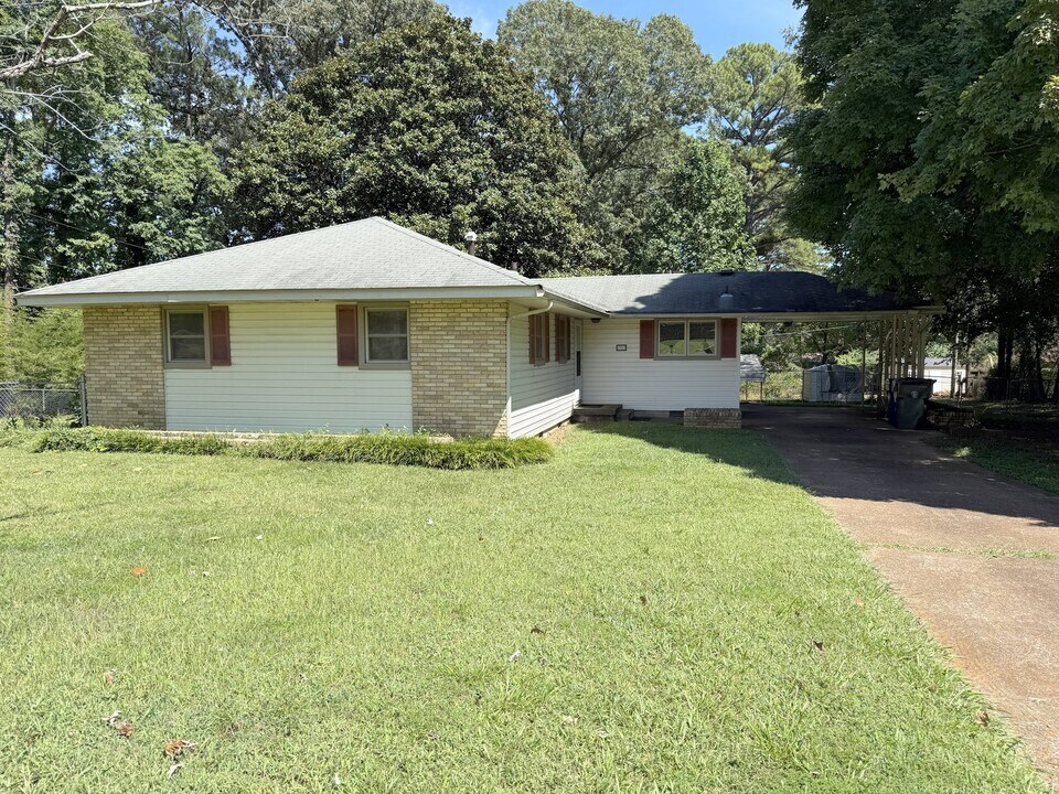 1012 Strong St in Madison, AL - Building Photo