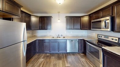 Champion Villas in Rapid City, SD - Foto de edificio - Building Photo