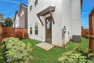 7502 B Carver Rd in Houston, TX - Building Photo - Building Photo