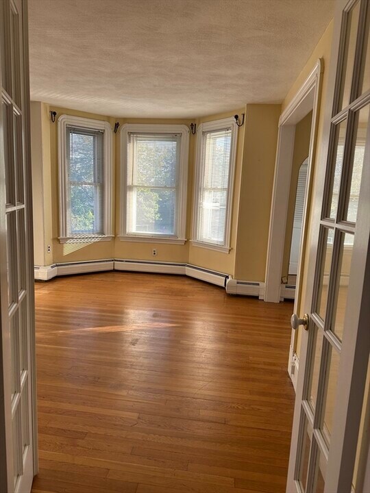 114 Byron St in Boston, MA - Building Photo