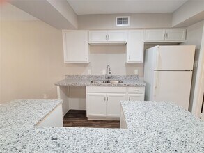 1924 Upland Dr in Houston, TX - Building Photo - Building Photo