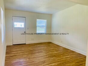 2414 Lantana Ave in Jacksonville, FL - Building Photo - Building Photo