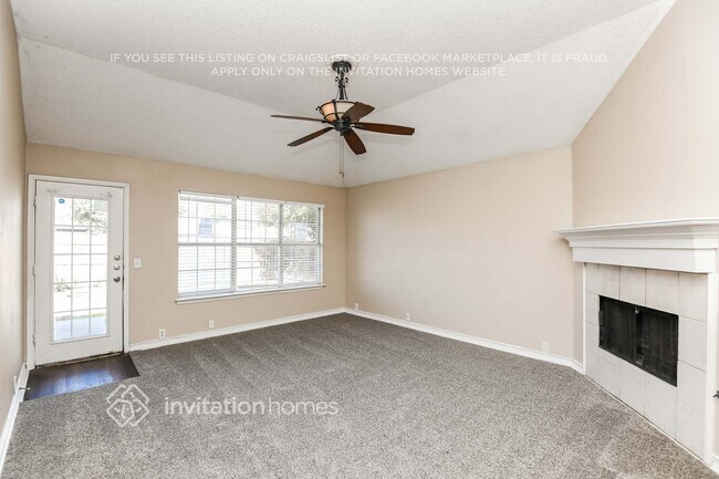 912 Kings Cross Dr in Saginaw, TX - Building Photo - Building Photo