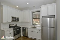 2441 W Thomas St, Unit G00C in Chicago, IL - Building Photo - Building Photo