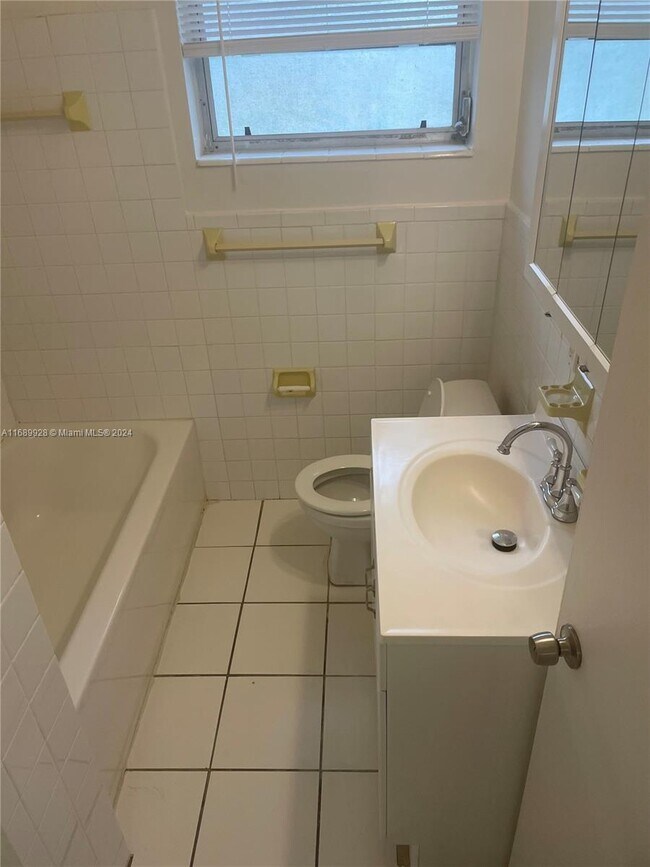 1415 SW 3rd Ave-Unit -1 in Fort Lauderdale, FL - Building Photo - Building Photo