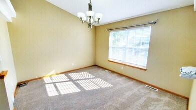 4260 Windemere Way in Marion, IA - Building Photo - Building Photo