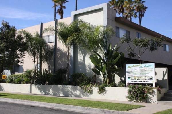 4131 Pixie Ave in Lakewood, CA - Building Photo