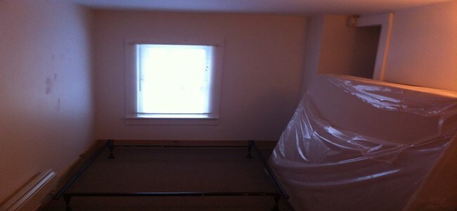 190 W 8th St-Unit -1 in Oswego, NY - Building Photo - Building Photo