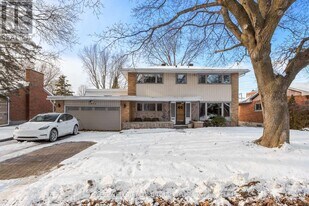 1874 Rideau Garden Dr in Ottawa, ON - Building Photo