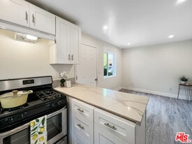 10019 San Gabriel Ave in South Gate, CA - Building Photo