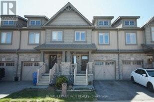 124 Parkinson Crescent in Orangeville, ON - Building Photo